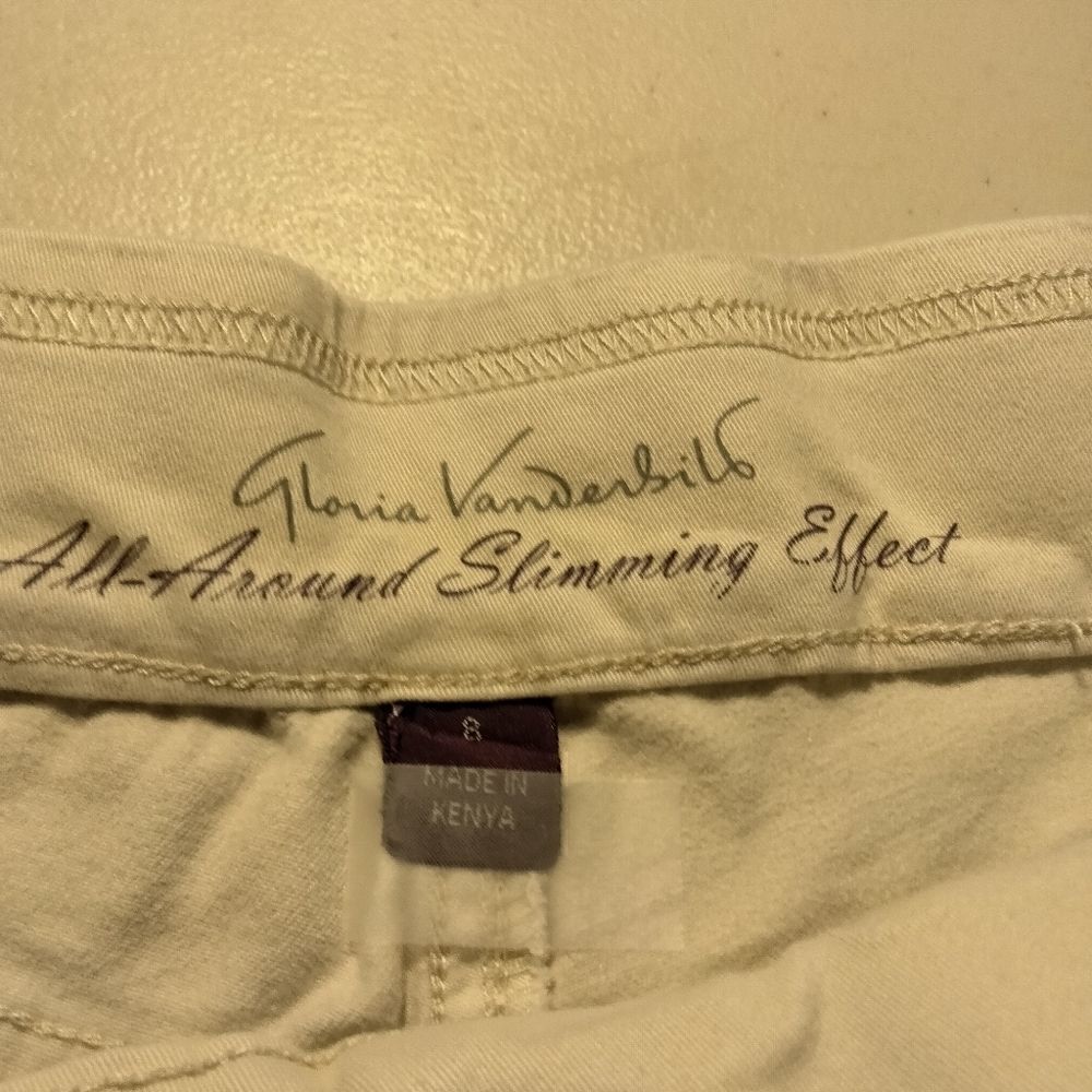 "Gloria Vanderbilt" woman's all around slim affect shorts. - Picture 5 of 7